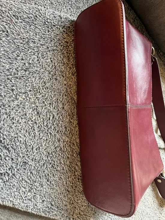 Etienne Aigner Beautiful maroon/ burgundy bag. Exc - Picture 3 of 9